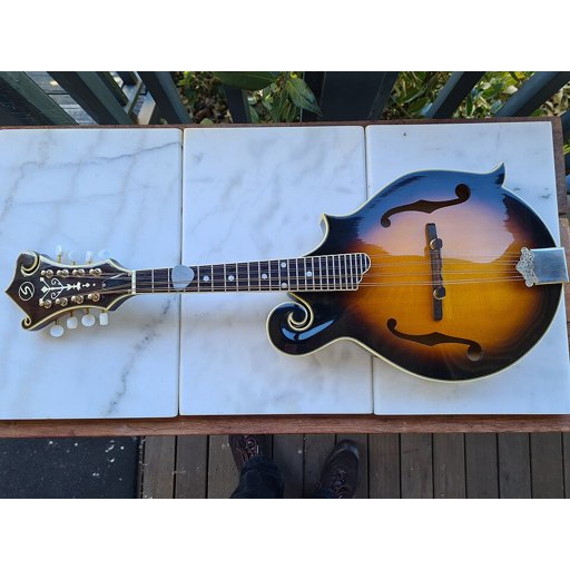 Mandolin — 4 courses / 8 strings